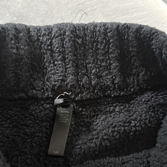 SKIMS Black Cozy Knit Shorts - size S-M - Picture 7 of 7